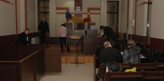 Lovitură de teatru! Doi tineri acuzaţi de trafic de droguri, lăsaţi să plece acasă de judecătorii ieşeni! (EXCLUSIV) sala de judecata