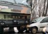 Accident in Copou. Un camion militar s-a urcat pe doua autoturisme. Galerie foto
