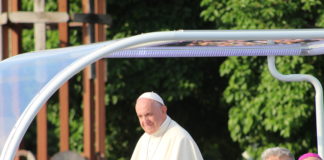 Papa Francisc a trimis ventilatoare pulmonare si alte materiale sanitare la Suceava Papa Francisc