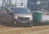 Accident. Un tramvai a intrat intr-un microbuz in Zona Industriala. Update
