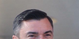 Chirica amendat cu 10.000 lei pentru ca a jignit congolezii. „E an electoral” Mihai Chirica cu limba scoasa