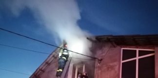 Casa cuprinsa de flacari la marginea orasului. Galerie foto