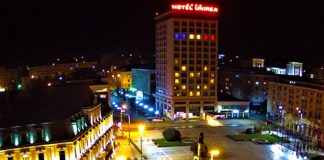 Imagine impresionanta pe Hotelul Unirea: Tricolorul si o Inima din lumini Hotelul Unirea