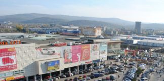 Dascalu a platit despagubiri pentru o masina avariata in parcare la Mall