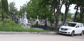 Nesimtire! De Inaltare, credinciosii au fost intampinati cu mormane de gunoaie in cimitirul Buna Vestire
