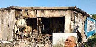 Prostie fara limite intr-o comuna din Iasi. Firma care lucra la canalizare a dat foc la scoala montaj scoala arsa Tipilesti-Parlog