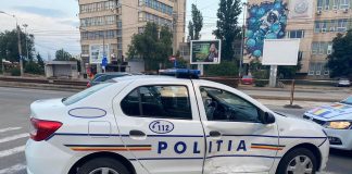 Masina de politie distrusa de un tanar in Tudor. A fost arestat. Galerie foto