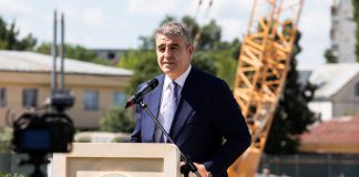 Constructorul lui Iulian Dascălu a cumpărat cu 3 milioane euro terenul de la nora rectorului UMF Iasi. Foto document Iulian Dascalu-in spate utilaje Build Corp