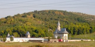 Focar de Covid la Manastirea Vladiceni. Starețul a fost internat in spital Manastirea Vladiceni