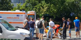 Update. Adolescent lovit de  o masina in Nicolina. Soferul s-a ales cu dosar penal. Galerie foto Pieton lovit in Nicolina