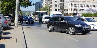 Accident cu trei masini in fata Casei de Pensii. Galerie foto accident Casa de Pensii