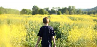 Copil de 7 ani in stare gravă dupa ce a mancat mătrăgună pe camp