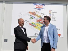 Maricel Popa si Ionel Arsene bat palma in fata spitalului Covid