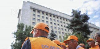 Protest! Drumarii acuza ca in aceasta iarna deszapezirea va fi platita din banii lor Sindicat Drumuri Nationale