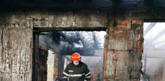 Incendiu devastator! O casa din Holboca a ars in întregime
