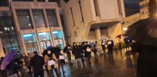 Zeci de avocați au protestat in această seară în fața Judecătoriei Iași. Decanul: ‘’Sunt nemulțumiri’’ protest avocati Iasi-