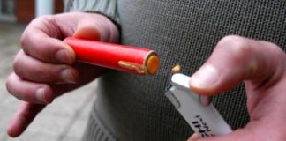 Doi bărbați băgați in spital de petarde chiar de Revelion. Le-a explodat in maini petarda in mana