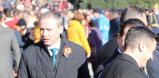 Dosarul Mafia din Primărie: Cumătrul lui Chirica nu poate pleca in Tenerife Harabagiu si Chirica cu spatele