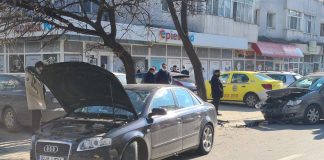 Accident în cartierul Mircea cel Bătrân. Șoferul de pe Audi voia doar să parcheze accident Mircea cel Batran