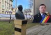 Chirica mai ceva ca Ceaușescu! Și-a pus numele pe bustul unui mare actor după ce l-a dat cu var montaj bustul lui Matei Millo si Mihai Chirica