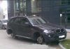 BMW X5 distrus de o groapă în asfalt. Primăria dată în judecată să acopere paguba BMW X5