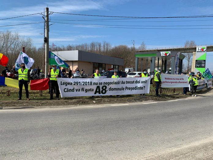 miting pentru A8