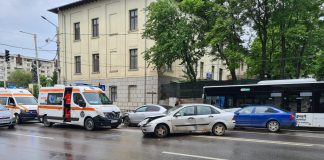 Accident grav pe Independenței, carambol cu 5 mașini, 7 victime. Galerie foto Carambol pe Independentei-
