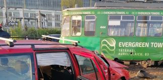 Un tramvai a intrat frontal intr-o mașină. Accident pe Calea Chișinăului accident tramvai