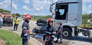 Scene de groază pe șosea. Mașină strivită de o cisternă, bebeluș de două luni in stare gravă accident Popricani