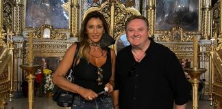 Sabrina, cea mai senzuală cântăreață a anilor 80’ s-a rugat la moaștele Sfintei Parascheva. Foto exclusiv Sabrina si Radu Groza