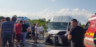 Accident grav cu trei victime, un microbuz s-a izbit de un autoturism accident Halceni