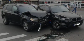 Accident de cocalari. Două BMW-uri s-au făcut praf pe b-dul Nicolae Iorga accident BMW Nicolae Iorga