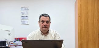 Cadou surpriză de Crăciun pentru elevii din comuna Ion Neculce: fiecare a primit câte o tabletă Gheorghe Valeanu-primarul comunei Ion Neculce