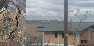 Urbanism sălbatic! Un deal a luat-o la vale după ce s-au construit case fără autorizație mal surpat si case fara autorizatie Valea Lupului