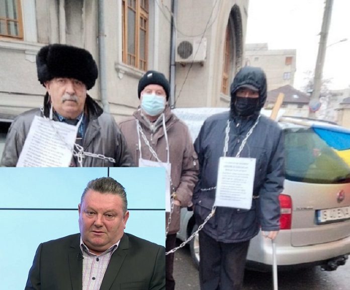 Constantin Deleanu si protest in lanturi la Parchet
