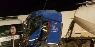 Accident teribil. Două TIR-uri s-au ciocnit frontal pe drumul european. Foto accident Tir-uri Gheraesti