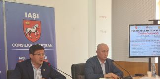 Alexe a dat startul celui mai mare festival de folclor din zona Moldovei Costel Alexe si Petre Susu-managerul Ansamblului Artistic Profesionist „Constantin Arvinte” Iași