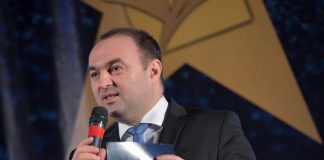 Cristian Adomniţei, achitat de judecătorii gălăţeni! FOTO Cristian Adomnitei cu o stea in mana