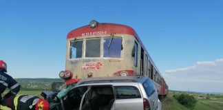 Masina lovita de tren într-o localitate din județul Iaşi. Șoferul a murit
