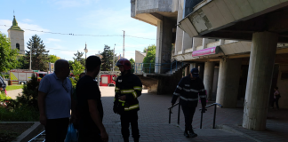 Bătaie cu cuțite în centrul Iașului. Doi tineri au fost înjunghiați Echipaje de interventie la CUB