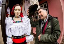 Fostul primar, condamnat la aproape 20 ani de temniţă, lăsat în continuare în libertate de judecători! Ionel Onofras si o papusa