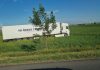 Un TIR a luat-o pe arătură după ce a părăsit șoseaua europeană TIR pe camp in localitatea Horia