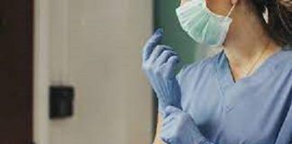 S-a dat drept asistentă medicală, pentru a păcăli pensionari! Au scăpat de proces din cauza prescripţiei! Asistenta medicala