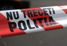 Femeie, lăsată într-o baltă de sânge de soț! A scos cuțitul și a început să lovească! Banda cu mesajul: "Nu treceti! Politia!"