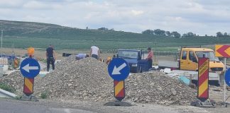 Finul baronului Arsene blochează două județe. Bătaie de joc la reabilitarea DN 28