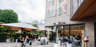 Vanilie cu șofran, migdale caramelizate și ciocolată roz, printre cele 20 de sortimente delicioase de înghețată artizanală, la Cremeria Gioelia din Palas Gioelia Cremeria