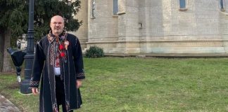 Scandalul tractorului furat găsit la ferma deputatului Maricel Popa: suspecţii, lăsaţi liberi! Maricel Popa in straie boieresti