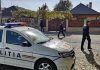 Bărbat recalcitrant, împuşcat în picioare de Poliție.Individul a sărit cu drujba la agenții de poliție