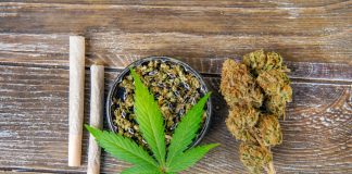 Prins după ce a cumpărat canabis din Marea Britanie! Individul a recunoscut totul! Canabis, sub diverse forme, pe o masă