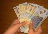 Afaceristă din Iaşi, trimisă 9 ani la puşcărie! Sechestru pe avere pentru o „gaură” de peste un milion de euro! (EXCLUSIV) Mâinile unei femei, ţinând mai multe bancnote